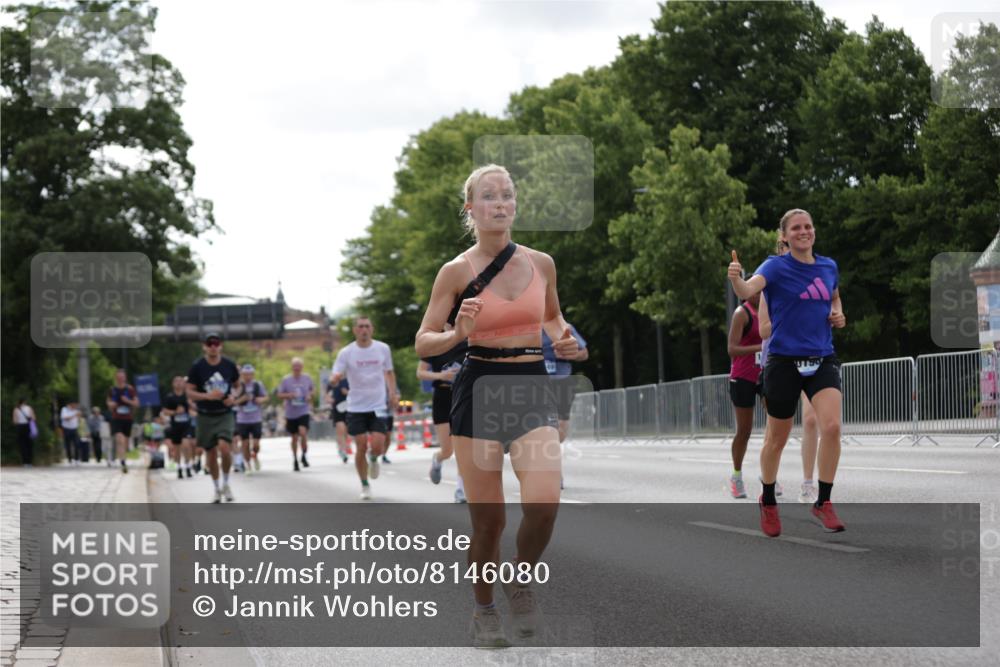 29.06.2025 - hella hamburg halbmarathon Jannik Wohlers http://msf.ph/oto/8146080 29.06.2025 10:10:45 Lombardsbrücke 1723, 2868, 3837, 4287, 5254, 5653, 7271, 7370, 8171, 8206, 8207, 8561, 9119, 10196, 11149, 12556, 12571, 12790, 12836, 13603, 14022, 14149, 15009, 15252, 15908, 16383, 17142, 17500, 19241 meine-sportfotos.de