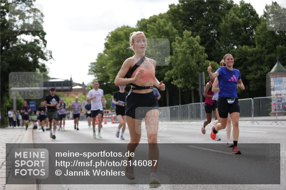 29.06.2025 - hella hamburg halbmarathon Jannik Wohlers http://msf.ph/oto/8146087 29.06.2025 10:10:45 Lombardsbrücke 1723, 2868, 3837, 4287, 5254, 5653, 7271, 7370, 8171, 8206, 8207, 8561, 9119, 10196, 11149, 12556, 12571, 12790, 12836, 13603, 14022, 14149, 15009, 15252, 15908, 16383, 17142, 17500, 19241 meine-sportfotos.de