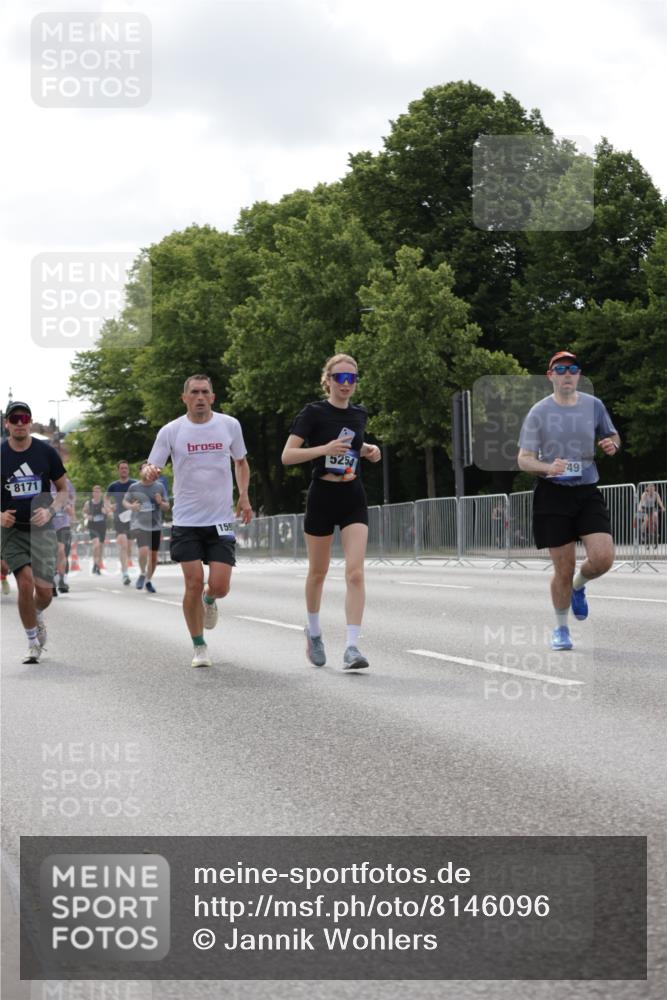29.06.2025 - hella hamburg halbmarathon Jannik Wohlers http://msf.ph/oto/8146096 29.06.2025 10:10:47 Lombardsbrücke 1723, 2868, 3837, 4287, 5254, 5653, 7271, 8171, 8206, 8207, 8368, 8561, 9119, 10196, 11149, 12286, 12556, 12571, 12836, 13603, 14022, 14149, 15009, 15252, 15908, 16383, 17142, 17500, 17787, 19241 meine-sportfotos.de