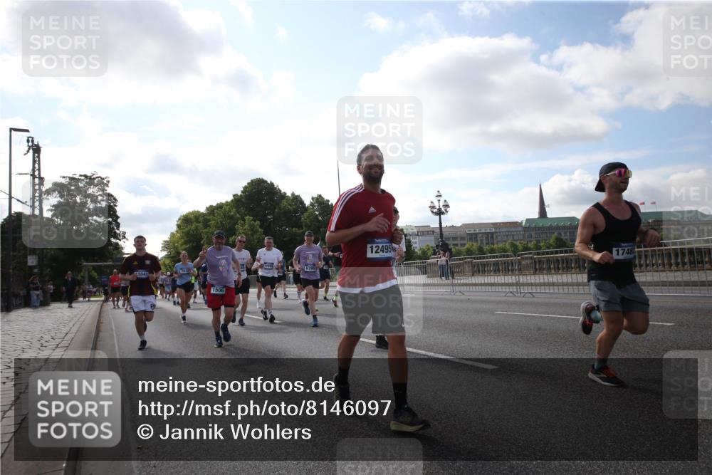 29.06.2025 - hella hamburg halbmarathon Jannik Wohlers http://msf.ph/oto/8146097 29.06.2025 09:58:46 Lombardsbrücke 1506, 1715, 1719, 1972, 2741, 2911, 3037, 3715, 4467, 4839, 5391, 5420, 5457, 5458, 5492, 5866, 6390, 6399, 7033, 7129, 7130, 7232, 7864, 8509, 8772, 8798, 9884, 10266, 10519, 11041, 11068, 11542, 11588, 11589, 11604, 11689, 12014, 12186, 12406, 12495, 12527, 12949, 13792, 13869, 15156, 15407, 15446, 15686, 15856, 15884, 16334, 16467, 16868, 17198, 17383, 18133, 18181, 18308, 18340, 18746, 18835, 19047 meine-sportfotos.de