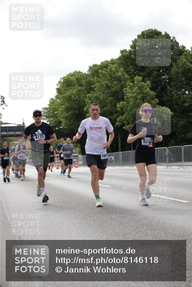 29.06.2025 - hella hamburg halbmarathon Jannik Wohlers http://msf.ph/oto/8146118 29.06.2025 10:10:48 Lombardsbrücke 1723, 2868, 3837, 4287, 5254, 5653, 7271, 8171, 8206, 8207, 8368, 8561, 9119, 10196, 11149, 12286, 12556, 12571, 12836, 13603, 14022, 14149, 15009, 15252, 15908, 16383, 17142, 17500, 17787, 19241 meine-sportfotos.de