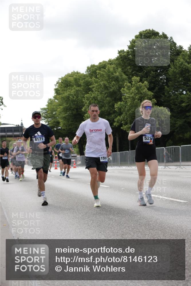 29.06.2025 - hella hamburg halbmarathon Jannik Wohlers http://msf.ph/oto/8146123 29.06.2025 10:10:48 Lombardsbrücke 1723, 2868, 3837, 4287, 5254, 5653, 7271, 8171, 8206, 8207, 8368, 8561, 9119, 10196, 11149, 12286, 12556, 12571, 12836, 13603, 14022, 14149, 15009, 15252, 15908, 16383, 17142, 17500, 17787, 19241 meine-sportfotos.de