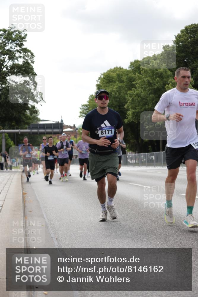 29.06.2025 - hella hamburg halbmarathon Jannik Wohlers http://msf.ph/oto/8146162 29.06.2025 10:10:49 Lombardsbrücke 1723, 2868, 3837, 4287, 5254, 5653, 7271, 8171, 8206, 8207, 8368, 8561, 9119, 10196, 11149, 12286, 12571, 12836, 13603, 14022, 14149, 15009, 15252, 15908, 16383, 17142, 17500, 17787, 19172, 19241 meine-sportfotos.de