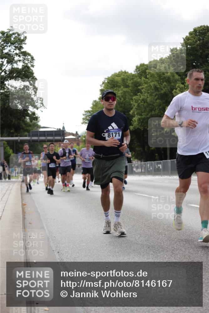 29.06.2025 - hella hamburg halbmarathon Jannik Wohlers http://msf.ph/oto/8146167 29.06.2025 10:10:49 Lombardsbrücke 1723, 2868, 3837, 4287, 5254, 5653, 7271, 8171, 8206, 8207, 8368, 8561, 9119, 10196, 11149, 12286, 12571, 12836, 13603, 14022, 14149, 15009, 15252, 15908, 16383, 17142, 17500, 17787, 19172, 19241 meine-sportfotos.de