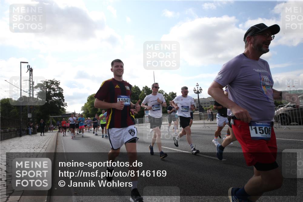 29.06.2025 - hella hamburg halbmarathon Jannik Wohlers http://msf.ph/oto/8146169 29.06.2025 09:58:48 Lombardsbrücke 1506, 1715, 1719, 1972, 2741, 2911, 3037, 3112, 3715, 4467, 4839, 5391, 5420, 5457, 5458, 5492, 5866, 6390, 6399, 6416, 7033, 7037, 7129, 7130, 7232, 7395, 7864, 8509, 8772, 8798, 9884, 10266, 10519, 11041, 11068, 11542, 11588, 11589, 11604, 11625, 11689, 12014, 12186, 12406, 12495, 12527, 12949, 13792, 13869, 15000, 15156, 15407, 15446, 15686, 15856, 15884, 16334, 16467, 16868, 17198, 17383, 18133, 18746, 18835, 19047 meine-sportfotos.de