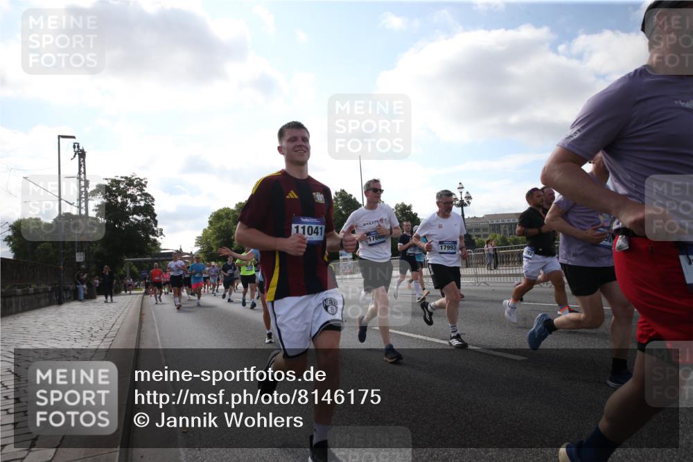 29.06.2025 - hella hamburg halbmarathon Jannik Wohlers http://msf.ph/oto/8146175 29.06.2025 09:58:48 Lombardsbrücke 1506, 1715, 1719, 1972, 2741, 2911, 3037, 3112, 3715, 4467, 4839, 5391, 5420, 5457, 5458, 5492, 5866, 6390, 6399, 6416, 7033, 7037, 7129, 7130, 7232, 7395, 7864, 8509, 8772, 8798, 9884, 10266, 10519, 11041, 11068, 11542, 11588, 11589, 11604, 11625, 11689, 12014, 12186, 12406, 12495, 12527, 12949, 13792, 13869, 15000, 15156, 15407, 15446, 15686, 15856, 15884, 16334, 16467, 16868, 17198, 17383, 18133, 18746, 18835, 19047 meine-sportfotos.de