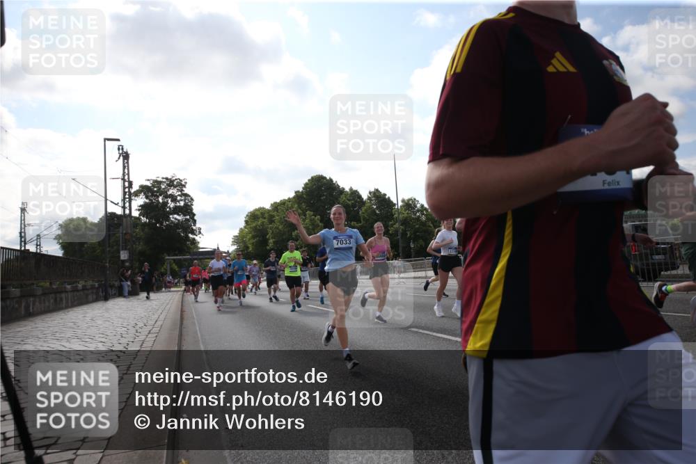 29.06.2025 - hella hamburg halbmarathon Jannik Wohlers http://msf.ph/oto/8146190 29.06.2025 09:58:48 Lombardsbrücke 1506, 1715, 1719, 1972, 2741, 2911, 3037, 3112, 3715, 4467, 4839, 5391, 5420, 5457, 5458, 5492, 5866, 6390, 6399, 6416, 7033, 7037, 7129, 7130, 7232, 7395, 7864, 8509, 8772, 8798, 9884, 10266, 10519, 11041, 11068, 11542, 11588, 11589, 11604, 11625, 11689, 12014, 12186, 12406, 12495, 12527, 12949, 13792, 13869, 15000, 15156, 15407, 15446, 15686, 15856, 15884, 16334, 16467, 16868, 17198, 17383, 18133, 18746, 18835, 19047 meine-sportfotos.de