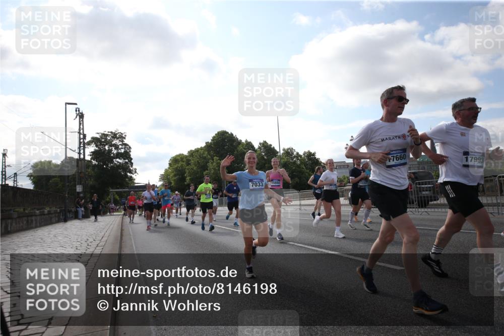 29.06.2025 - hella hamburg halbmarathon Jannik Wohlers http://msf.ph/oto/8146198 29.06.2025 09:58:48 Lombardsbrücke 1506, 1715, 1719, 1972, 2741, 2911, 3037, 3112, 3715, 4467, 4839, 5391, 5420, 5457, 5458, 5492, 5866, 6390, 6399, 6416, 7033, 7037, 7129, 7130, 7232, 7395, 7864, 8509, 8772, 8798, 9884, 10266, 10519, 11041, 11068, 11542, 11588, 11589, 11604, 11625, 11689, 12014, 12186, 12406, 12495, 12527, 12949, 13792, 13869, 15000, 15156, 15407, 15446, 15686, 15856, 15884, 16334, 16467, 16868, 17198, 17383, 18133, 18746, 18835, 19047 meine-sportfotos.de