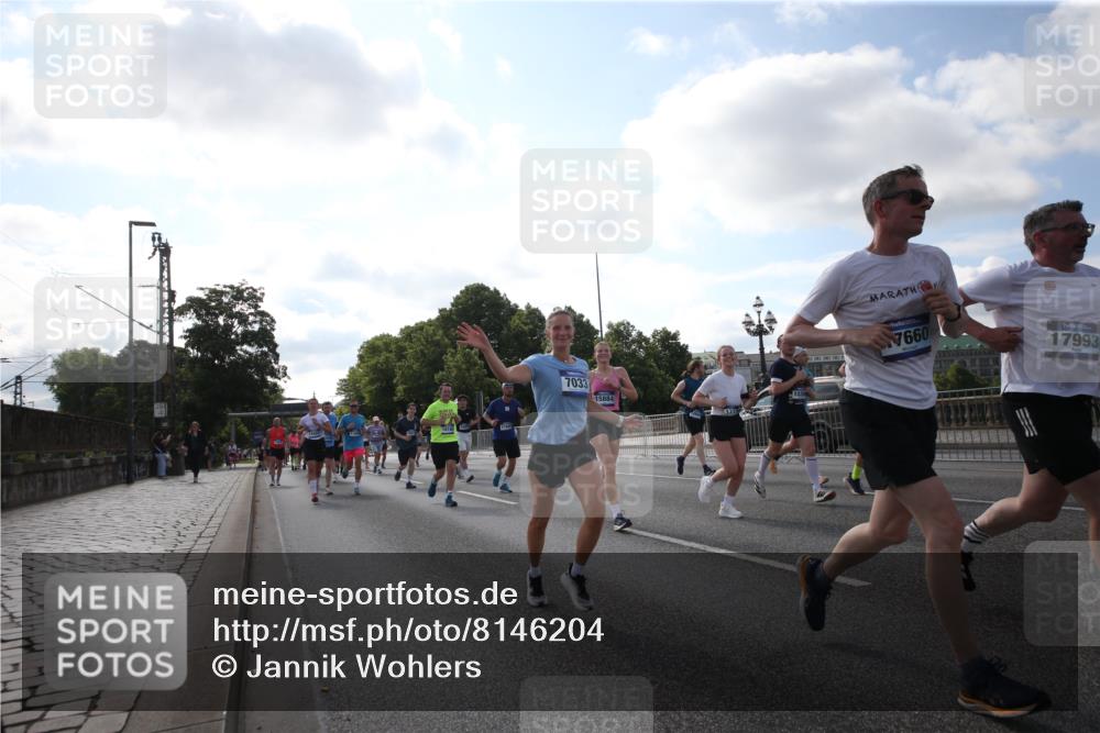 29.06.2025 - hella hamburg halbmarathon Jannik Wohlers http://msf.ph/oto/8146204 29.06.2025 09:58:48 Lombardsbrücke 1506, 1715, 1719, 1972, 2741, 2911, 3037, 3112, 3715, 4467, 4839, 5391, 5420, 5457, 5458, 5492, 5866, 6390, 6399, 6416, 7033, 7037, 7129, 7130, 7232, 7395, 7864, 8509, 8772, 8798, 9884, 10266, 10519, 11041, 11068, 11542, 11588, 11589, 11604, 11625, 11689, 12014, 12186, 12406, 12495, 12527, 12949, 13792, 13869, 15000, 15156, 15407, 15446, 15686, 15856, 15884, 16334, 16467, 16868, 17198, 17383, 18133, 18746, 18835, 19047 meine-sportfotos.de