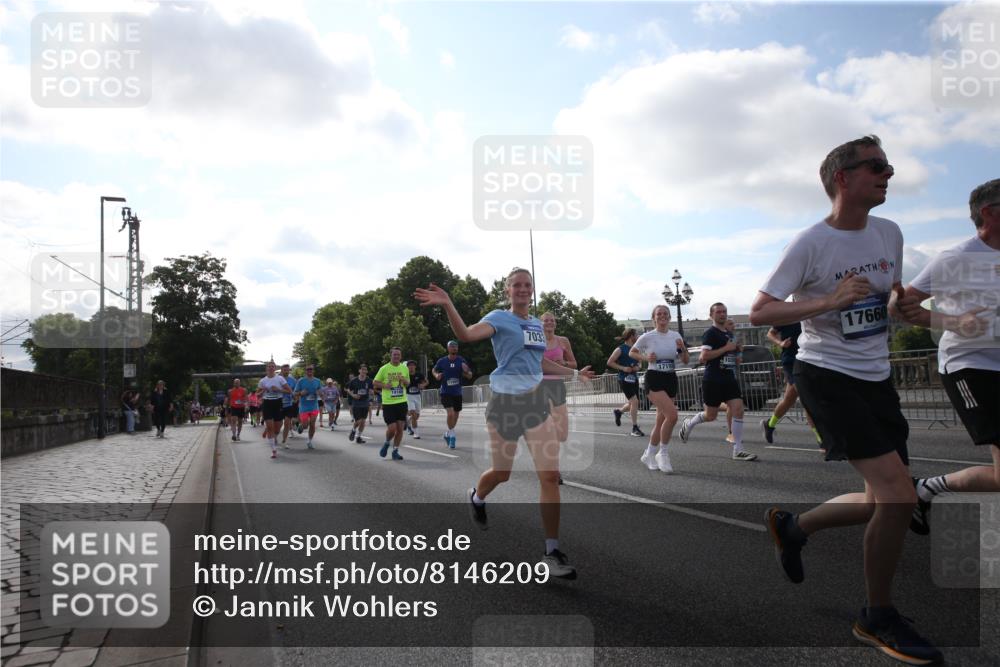 29.06.2025 - hella hamburg halbmarathon Jannik Wohlers http://msf.ph/oto/8146209 29.06.2025 09:58:49 Lombardsbrücke 1506, 1972, 2741, 2911, 3112, 3715, 4467, 4839, 5391, 5420, 5457, 5458, 5492, 5866, 6390, 6399, 6416, 7033, 7037, 7129, 7130, 7232, 7395, 7864, 8509, 8772, 9884, 9922, 10266, 10519, 11041, 11068, 11542, 11588, 11589, 11604, 11625, 11689, 12014, 12186, 12406, 12495, 12527, 12949, 13792, 13869, 13912, 15000, 15156, 15407, 15408, 15446, 15686, 15856, 15884, 16334, 16467, 16868, 17198, 18133, 18746, 18835, 19047 meine-sportfotos.de