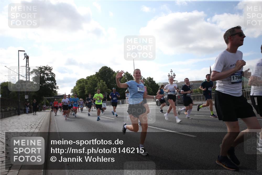 29.06.2025 - hella hamburg halbmarathon Jannik Wohlers http://msf.ph/oto/8146215 29.06.2025 09:58:49 Lombardsbrücke 1506, 1972, 2741, 2911, 3112, 3715, 4467, 4839, 5391, 5420, 5457, 5458, 5492, 5866, 6390, 6399, 6416, 7033, 7037, 7129, 7130, 7232, 7395, 7864, 8509, 8772, 9884, 9922, 10266, 10519, 11041, 11068, 11542, 11588, 11589, 11604, 11625, 11689, 12014, 12186, 12406, 12495, 12527, 12949, 13792, 13869, 13912, 15000, 15156, 15407, 15408, 15446, 15686, 15856, 15884, 16334, 16467, 16868, 17198, 18133, 18746, 18835, 19047 meine-sportfotos.de