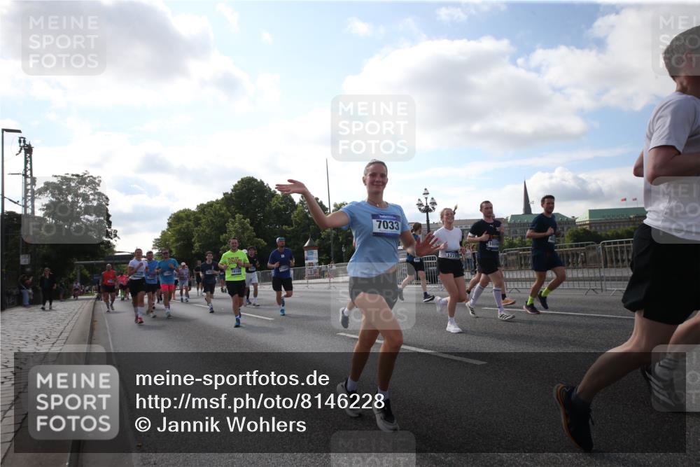 29.06.2025 - hella hamburg halbmarathon Jannik Wohlers http://msf.ph/oto/8146228 29.06.2025 09:58:49 Lombardsbrücke 1506, 1972, 2741, 2911, 3112, 3715, 4467, 4839, 5391, 5420, 5457, 5458, 5492, 5866, 6390, 6399, 6416, 7033, 7037, 7129, 7130, 7232, 7395, 7864, 8509, 8772, 9884, 9922, 10266, 10519, 11041, 11068, 11542, 11588, 11589, 11604, 11625, 11689, 12014, 12186, 12406, 12495, 12527, 12949, 13792, 13869, 13912, 15000, 15156, 15407, 15408, 15446, 15686, 15856, 15884, 16334, 16467, 16868, 17198, 18133, 18746, 18835, 19047 meine-sportfotos.de