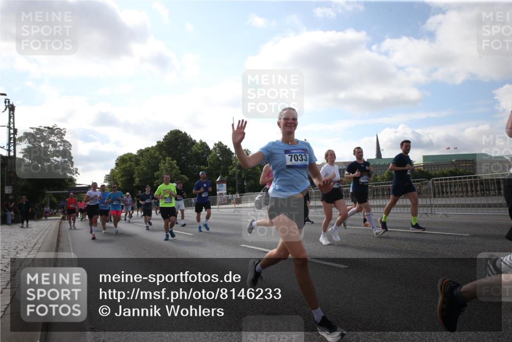 29.06.2025 - hella hamburg halbmarathon Jannik Wohlers http://msf.ph/oto/8146233 29.06.2025 09:58:49 Lombardsbrücke 1506, 1972, 2741, 2911, 3112, 3715, 4467, 4839, 5391, 5420, 5457, 5458, 5492, 5866, 6390, 6399, 6416, 7033, 7037, 7129, 7130, 7232, 7395, 7864, 8509, 8772, 9884, 9922, 10266, 10519, 11041, 11068, 11542, 11588, 11589, 11604, 11625, 11689, 12014, 12186, 12406, 12495, 12527, 12949, 13792, 13869, 13912, 15000, 15156, 15407, 15408, 15446, 15686, 15856, 15884, 16334, 16467, 16868, 17198, 18133, 18746, 18835, 19047 meine-sportfotos.de