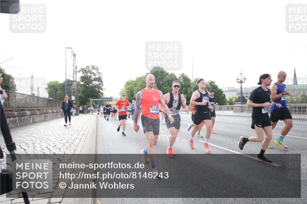 29.06.2025 - hella hamburg halbmarathon Jannik Wohlers http://msf.ph/oto/8146243 29.06.2025 09:58:57 Lombardsbrücke 1319, 1366, 1506, 1595, 1642, 2282, 2630, 3112, 3715, 4467, 4839, 5299, 5420, 5457, 5458, 5465, 5492, 5866, 6390, 6414, 6415, 6416, 7033, 7037, 7129, 7130, 7395, 7833, 7864, 8509, 8542, 8652, 8929, 9903, 9922, 10020, 10266, 10518, 10519, 11041, 11068, 11588, 11625, 11689, 12014, 12186, 12406, 12446, 12544, 12778, 12910, 12912, 12949, 13792, 13869, 13912, 15000, 15156, 15197, 15408, 15441, 15686, 15856, 15884, 16189, 16334, 16574, 16679, 16868, 17045, 17198, 17455 meine-sportfotos.de