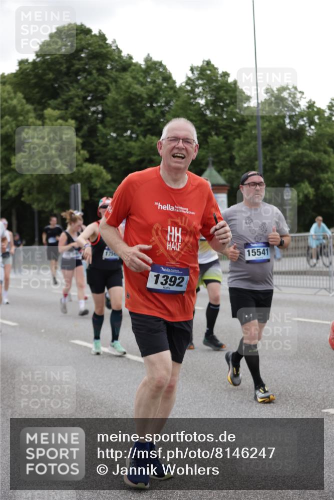 29.06.2025 - hella hamburg halbmarathon Jannik Wohlers http://msf.ph/oto/8146247 29.06.2025 10:47:37 Lombardsbrücke 1174, 1175, 1392, 1618, 1701, 2163, 2197, 2491, 2545, 2650, 2958, 3049, 3468, 4327, 4856, 5886, 7240, 7393, 7394, 7427, 7916, 8077, 8310, 8521, 8774, 9356, 9696, 9697, 10777, 10794, 11548, 11742, 11781, 11923, 12157, 12412, 12480, 12582, 14222, 14800, 15357, 15541, 15688, 15730, 16356, 16722, 17325, 17339, 17562, 17563, 17957, 18001, 18262, 18352, 18480, 19062, 19101 meine-sportfotos.de