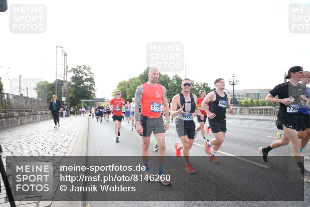 29.06.2025 - hella hamburg halbmarathon Jannik Wohlers http://msf.ph/oto/8146260 29.06.2025 09:58:57 Lombardsbrücke 1319, 1366, 1506, 1595, 1642, 2282, 2630, 3112, 3715, 4467, 4839, 5299, 5420, 5457, 5458, 5465, 5492, 5866, 6390, 6414, 6415, 6416, 7033, 7037, 7129, 7130, 7395, 7833, 7864, 8509, 8542, 8652, 8929, 9903, 9922, 10020, 10266, 10518, 10519, 11041, 11068, 11588, 11625, 11689, 12014, 12186, 12406, 12446, 12544, 12778, 12910, 12912, 12949, 13792, 13869, 13912, 15000, 15156, 15197, 15408, 15441, 15686, 15856, 15884, 16189, 16334, 16574, 16679, 16868, 17045, 17198, 17455 meine-sportfotos.de