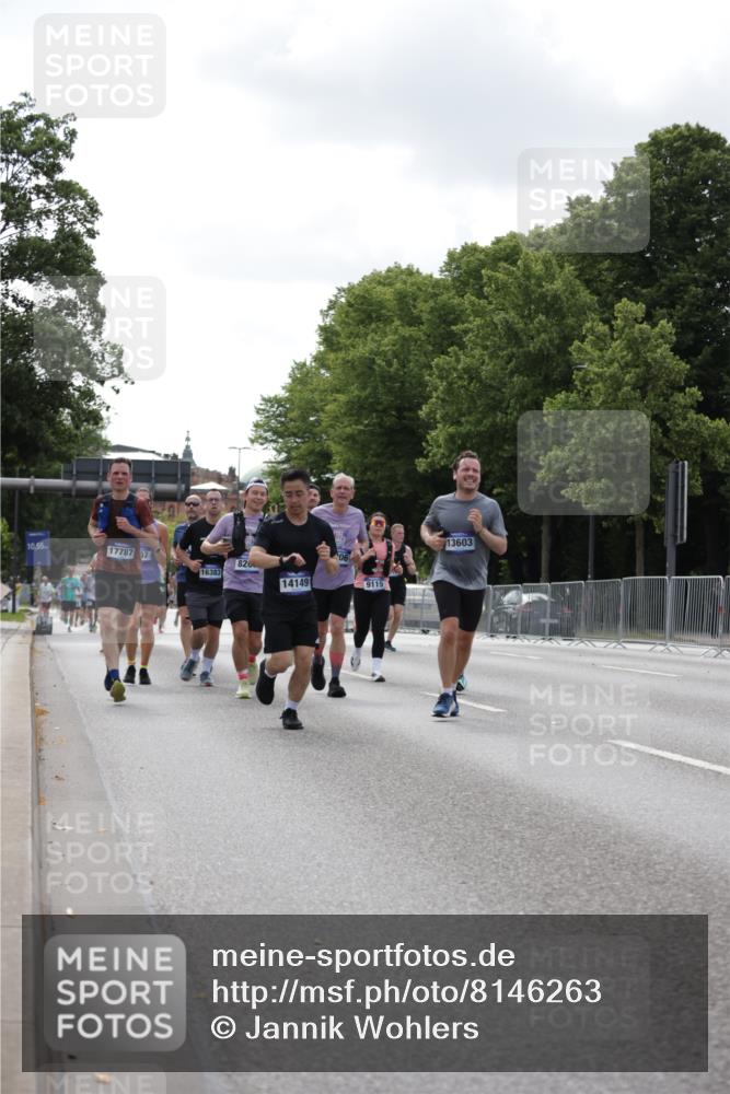 29.06.2025 - hella hamburg halbmarathon Jannik Wohlers http://msf.ph/oto/8146263 29.06.2025 10:10:51 Lombardsbrücke 1723, 2868, 3837, 5254, 5653, 7271, 8171, 8206, 8207, 8368, 8561, 9119, 10196, 10372, 11149, 11755, 12286, 12571, 12836, 13603, 14022, 14149, 15009, 15252, 15908, 16383, 17142, 17500, 17787, 18382, 19172, 19241 meine-sportfotos.de