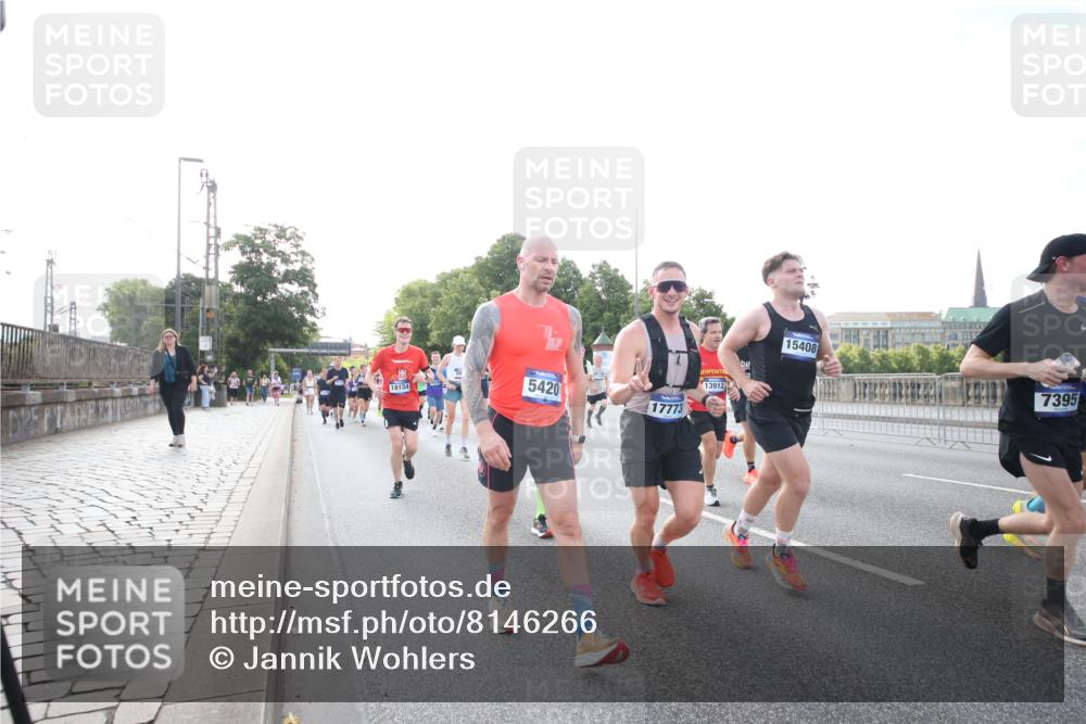 29.06.2025 - hella hamburg halbmarathon Jannik Wohlers http://msf.ph/oto/8146266 29.06.2025 09:58:57 Lombardsbrücke 1319, 1366, 1506, 1595, 1642, 2282, 2630, 3112, 3715, 4467, 4839, 5299, 5420, 5457, 5458, 5465, 5492, 5866, 6390, 6414, 6415, 6416, 7033, 7037, 7129, 7130, 7395, 7833, 7864, 8509, 8542, 8652, 8929, 9903, 9922, 10020, 10266, 10518, 10519, 11041, 11068, 11588, 11625, 11689, 12014, 12186, 12406, 12446, 12544, 12778, 12910, 12912, 12949, 13792, 13869, 13912, 15000, 15156, 15197, 15408, 15441, 15686, 15856, 15884, 16189, 16334, 16574, 16679, 16868, 17045, 17198, 17455 meine-sportfotos.de