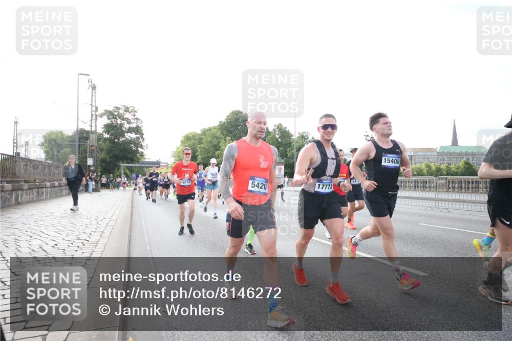 29.06.2025 - hella hamburg halbmarathon Jannik Wohlers http://msf.ph/oto/8146272 29.06.2025 09:58:57 Lombardsbrücke 1319, 1366, 1506, 1595, 1642, 2282, 2630, 3112, 3715, 4467, 4839, 5299, 5420, 5457, 5458, 5465, 5492, 5866, 6390, 6414, 6415, 6416, 7033, 7037, 7129, 7130, 7395, 7833, 7864, 8509, 8542, 8652, 8929, 9903, 9922, 10020, 10266, 10518, 10519, 11041, 11068, 11588, 11625, 11689, 12014, 12186, 12406, 12446, 12544, 12778, 12910, 12912, 12949, 13792, 13869, 13912, 15000, 15156, 15197, 15408, 15441, 15686, 15856, 15884, 16189, 16334, 16574, 16679, 16868, 17045, 17198, 17455 meine-sportfotos.de