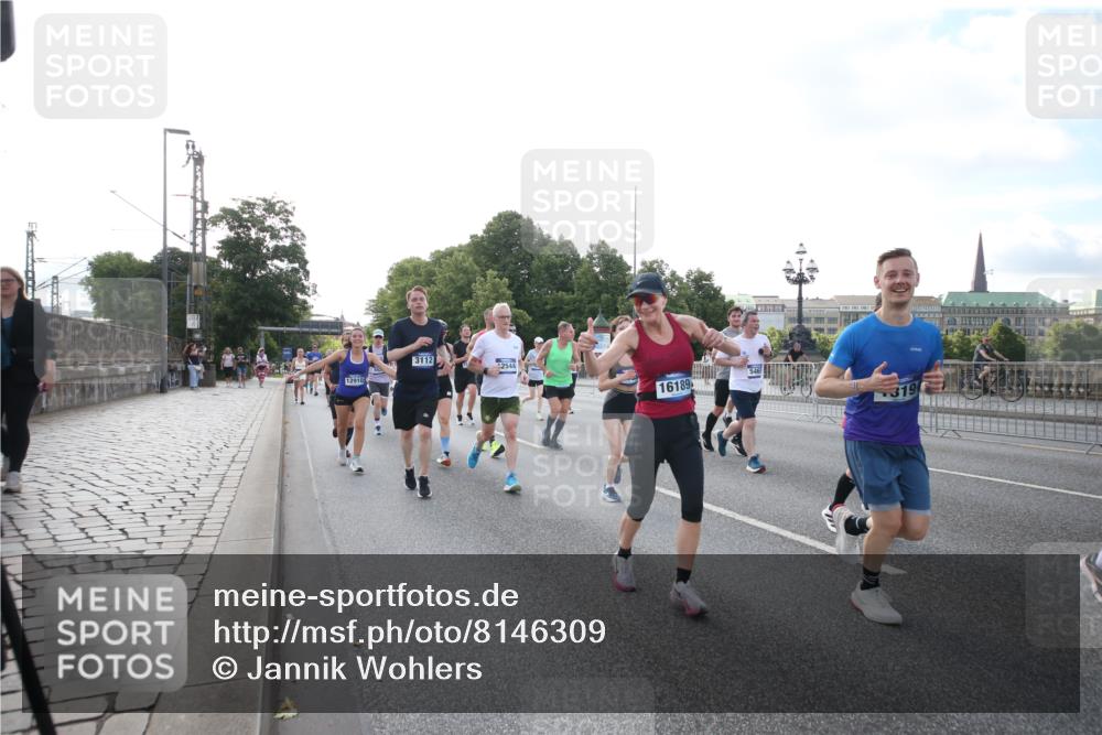 29.06.2025 - hella hamburg halbmarathon Jannik Wohlers http://msf.ph/oto/8146309 29.06.2025 09:59:01 Lombardsbrücke 1319, 1366, 1595, 1642, 2282, 2630, 3112, 4467, 4839, 5299, 5457, 5458, 5465, 5492, 5866, 6414, 6415, 6416, 7037, 7129, 7130, 7395, 7833, 8509, 8520, 8542, 8652, 8846, 8929, 9488, 9903, 9922, 10020, 10266, 10518, 10519, 11068, 11625, 11689, 12014, 12186, 12406, 12446, 12544, 12778, 12909, 12910, 12912, 12949, 13841, 13912, 14823, 15000, 15156, 15197, 15269, 15408, 15441, 15524, 15686, 15856, 15884, 16189, 16574, 16679, 16868, 17045, 17198, 17455, 18200, 18202 meine-sportfotos.de