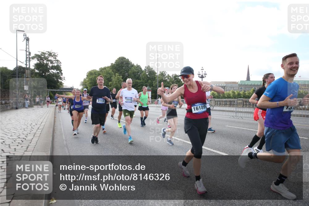 29.06.2025 - hella hamburg halbmarathon Jannik Wohlers http://msf.ph/oto/8146326 29.06.2025 09:59:02 Lombardsbrücke 1319, 1334, 1366, 1595, 1642, 2282, 2630, 3112, 4467, 5299, 5457, 5458, 5465, 5492, 5866, 6414, 6415, 6416, 7037, 7129, 7130, 7395, 7833, 8509, 8520, 8542, 8652, 8846, 8929, 9488, 9903, 9907, 9922, 10020, 10518, 10519, 11068, 11625, 11689, 12014, 12186, 12406, 12446, 12544, 12778, 12909, 12910, 12912, 12949, 13841, 13912, 14823, 14948, 15000, 15156, 15197, 15269, 15408, 15441, 15524, 15686, 15856, 16189, 16574, 16679, 16868, 17045, 17455, 18200, 18202 meine-sportfotos.de