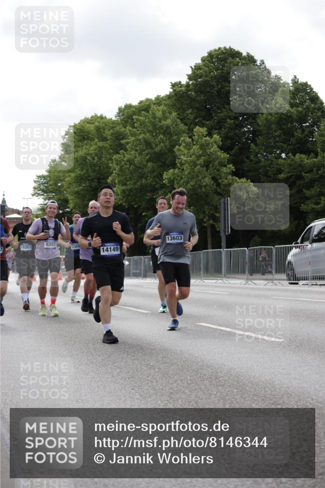 29.06.2025 - hella hamburg halbmarathon Jannik Wohlers http://msf.ph/oto/8146344 29.06.2025 10:10:52 Lombardsbrücke 1723, 2868, 3837, 5254, 7271, 8171, 8206, 8207, 8368, 8561, 9119, 10196, 10372, 11149, 11755, 12286, 12836, 13603, 14022, 14149, 15009, 15252, 15908, 16383, 17142, 17500, 17787, 18382, 19172, 19241 meine-sportfotos.de