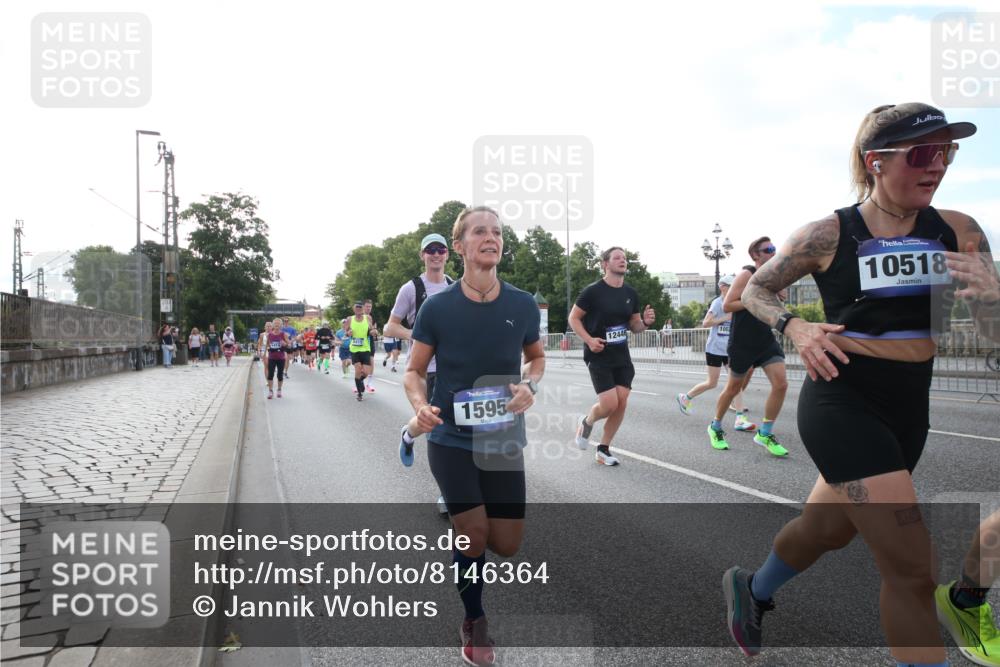 29.06.2025 - hella hamburg halbmarathon Jannik Wohlers http://msf.ph/oto/8146364 29.06.2025 09:59:04 Lombardsbrücke 1319, 1334, 1366, 1595, 1642, 2282, 2391, 2630, 3112, 4467, 5299, 5457, 5458, 5465, 5866, 6414, 6415, 6416, 7037, 7129, 7130, 7395, 7833, 8520, 8542, 8652, 8846, 8929, 9142, 9488, 9903, 9907, 9922, 10020, 10518, 11039, 11625, 12014, 12186, 12406, 12446, 12544, 12778, 12909, 12910, 12912, 13841, 13912, 14823, 14948, 15000, 15197, 15269, 15408, 15441, 15524, 15686, 16189, 16531, 16574, 16679, 16868, 17045, 17455, 17769, 17848, 17967, 18200, 18202 meine-sportfotos.de