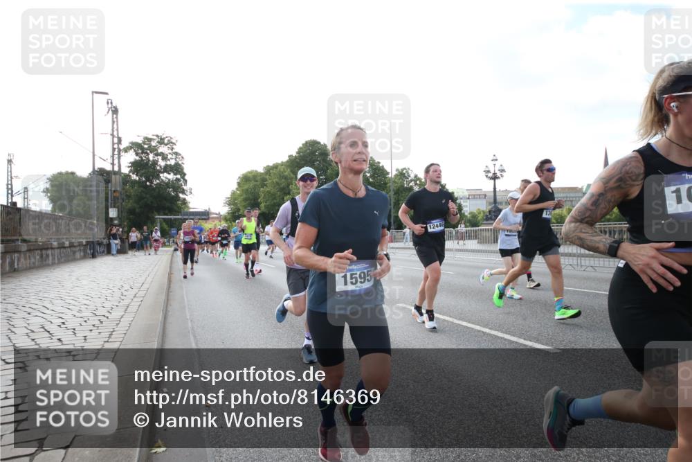 29.06.2025 - hella hamburg halbmarathon Jannik Wohlers http://msf.ph/oto/8146369 29.06.2025 09:59:04 Lombardsbrücke 1319, 1334, 1366, 1595, 1642, 2282, 2391, 2630, 3112, 4467, 5299, 5457, 5458, 5465, 5866, 6414, 6415, 6416, 7037, 7129, 7130, 7395, 7833, 8520, 8542, 8652, 8846, 8929, 9142, 9488, 9903, 9907, 9922, 10020, 10518, 11039, 11625, 12014, 12186, 12406, 12446, 12544, 12778, 12909, 12910, 12912, 13841, 13912, 14823, 14948, 15000, 15197, 15269, 15408, 15441, 15524, 15686, 16189, 16531, 16574, 16679, 16868, 17045, 17455, 17769, 17848, 17967, 18200, 18202 meine-sportfotos.de