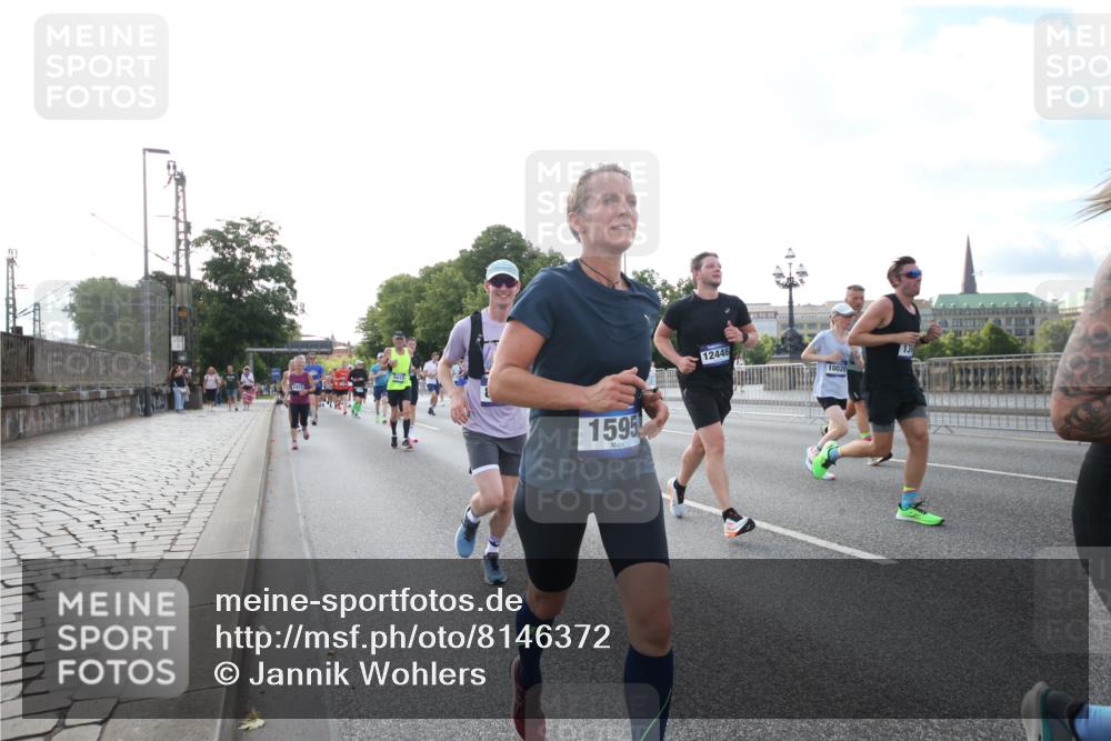 29.06.2025 - hella hamburg halbmarathon Jannik Wohlers http://msf.ph/oto/8146372 29.06.2025 09:59:04 Lombardsbrücke 1319, 1334, 1366, 1595, 1642, 2282, 2391, 2630, 3112, 4467, 5299, 5457, 5458, 5465, 5866, 6414, 6415, 6416, 7037, 7129, 7130, 7395, 7833, 8520, 8542, 8652, 8846, 8929, 9142, 9488, 9903, 9907, 9922, 10020, 10518, 11039, 11625, 12014, 12186, 12406, 12446, 12544, 12778, 12909, 12910, 12912, 13841, 13912, 14823, 14948, 15000, 15197, 15269, 15408, 15441, 15524, 15686, 16189, 16531, 16574, 16679, 16868, 17045, 17455, 17769, 17848, 17967, 18200, 18202 meine-sportfotos.de