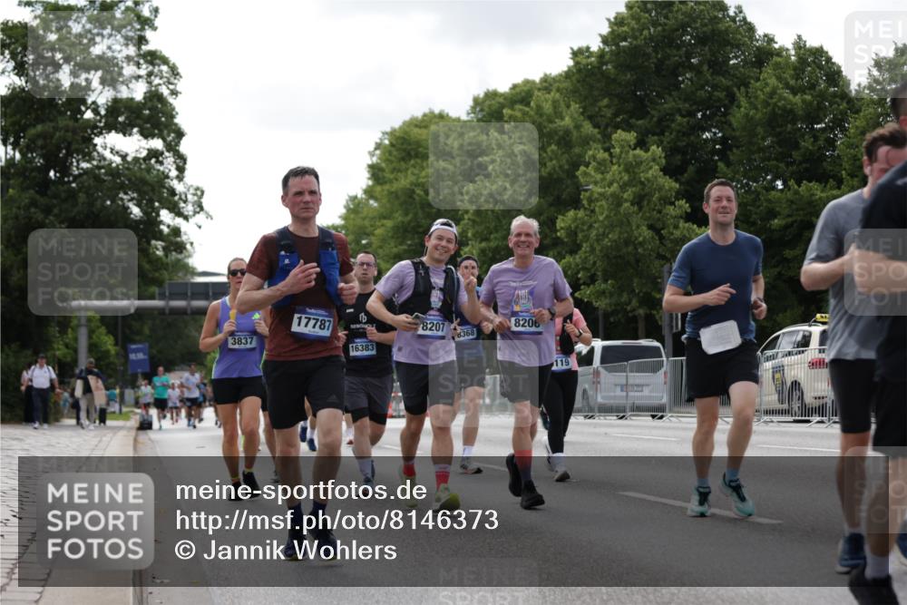 29.06.2025 - hella hamburg halbmarathon Jannik Wohlers http://msf.ph/oto/8146373 29.06.2025 10:10:54 Lombardsbrücke 1723, 3837, 5254, 7271, 8171, 8206, 8207, 8368, 8561, 9119, 10196, 10372, 11149, 11755, 12286, 13603, 14149, 15009, 15252, 15797, 15908, 16383, 17142, 17787, 18382, 19172, 19241 meine-sportfotos.de