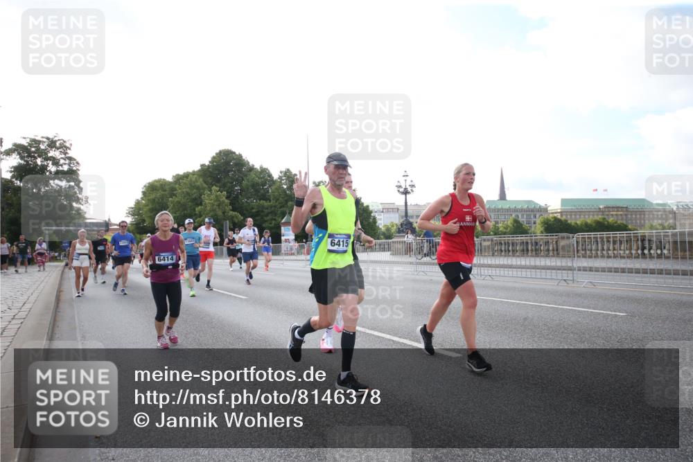 29.06.2025 - hella hamburg halbmarathon Jannik Wohlers http://msf.ph/oto/8146378 29.06.2025 09:59:07 Lombardsbrücke 1319, 1334, 1366, 1595, 1642, 2282, 2391, 2432, 2630, 3112, 3279, 3668, 4426, 4837, 5299, 5465, 5866, 6414, 6415, 6416, 7037, 7395, 7833, 8520, 8542, 8652, 8846, 8929, 9142, 9488, 9903, 9907, 9922, 9984, 10020, 10518, 11039, 11625, 12446, 12544, 12778, 12909, 12910, 12912, 13841, 13912, 14823, 14948, 15000, 15197, 15269, 15408, 15441, 15524, 16095, 16189, 16531, 16574, 16679, 16868, 17045, 17455, 17769, 17848, 17967, 18200, 18202 meine-sportfotos.de
