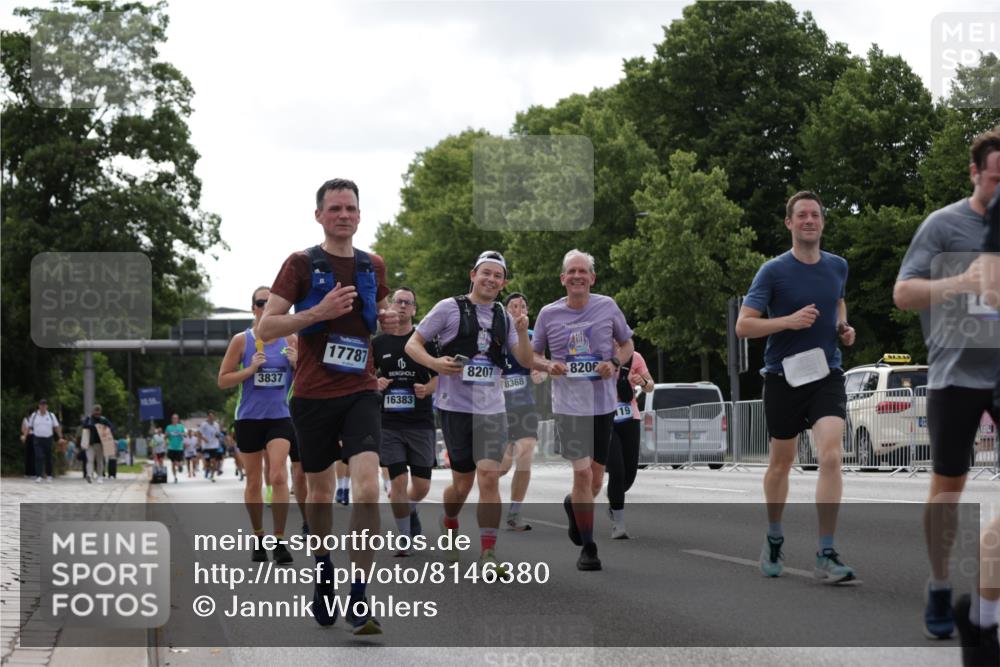 29.06.2025 - hella hamburg halbmarathon Jannik Wohlers http://msf.ph/oto/8146380 29.06.2025 10:10:54 Lombardsbrücke 1723, 3837, 5254, 7271, 8171, 8206, 8207, 8368, 8561, 9119, 10196, 10372, 11149, 11755, 12286, 13603, 14149, 15009, 15252, 15797, 15908, 16383, 17142, 17787, 18382, 19172, 19241 meine-sportfotos.de