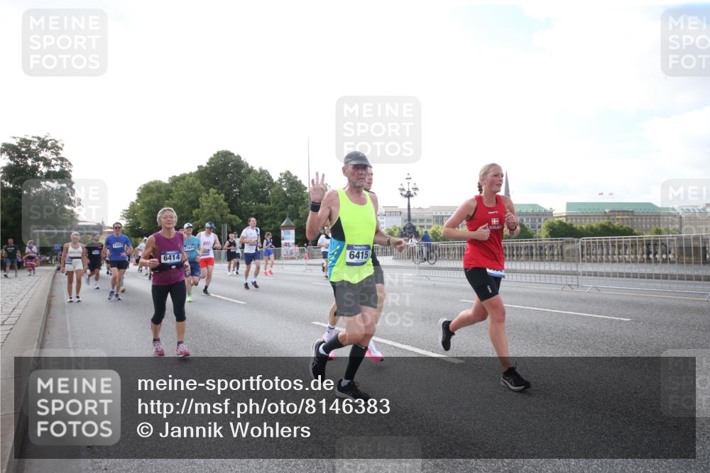 29.06.2025 - hella hamburg halbmarathon Jannik Wohlers http://msf.ph/oto/8146383 29.06.2025 09:59:07 Lombardsbrücke 1319, 1334, 1366, 1595, 1642, 2282, 2391, 2432, 2630, 3112, 3279, 3668, 4426, 4837, 5299, 5465, 5866, 6414, 6415, 6416, 7037, 7395, 7833, 8520, 8542, 8652, 8846, 8929, 9142, 9488, 9903, 9907, 9922, 9984, 10020, 10518, 11039, 11625, 12446, 12544, 12778, 12909, 12910, 12912, 13841, 13912, 14823, 14948, 15000, 15197, 15269, 15408, 15441, 15524, 16095, 16189, 16531, 16574, 16679, 16868, 17045, 17455, 17769, 17848, 17967, 18200, 18202 meine-sportfotos.de
