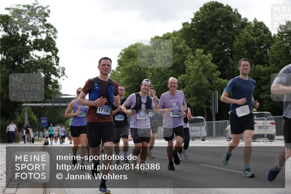 29.06.2025 - hella hamburg halbmarathon Jannik Wohlers http://msf.ph/oto/8146386 29.06.2025 10:10:54 Lombardsbrücke 1723, 3837, 5254, 7271, 8171, 8206, 8207, 8368, 8561, 9119, 10196, 10372, 11149, 11755, 12286, 13603, 14149, 15009, 15252, 15797, 15908, 16383, 17142, 17787, 18382, 19172, 19241 meine-sportfotos.de