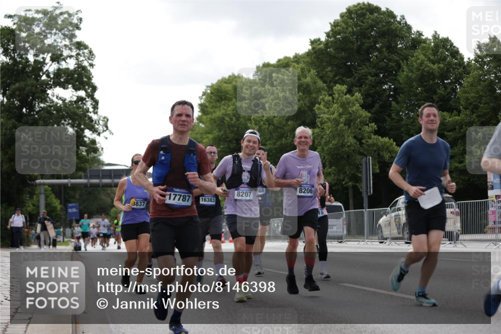 29.06.2025 - hella hamburg halbmarathon Jannik Wohlers http://msf.ph/oto/8146398 29.06.2025 10:10:54 Lombardsbrücke 1723, 3837, 5254, 7271, 8171, 8206, 8207, 8368, 8561, 9119, 10196, 10372, 11149, 11755, 12286, 13603, 14149, 15009, 15252, 15797, 15908, 16383, 17142, 17787, 18382, 19172, 19241 meine-sportfotos.de
