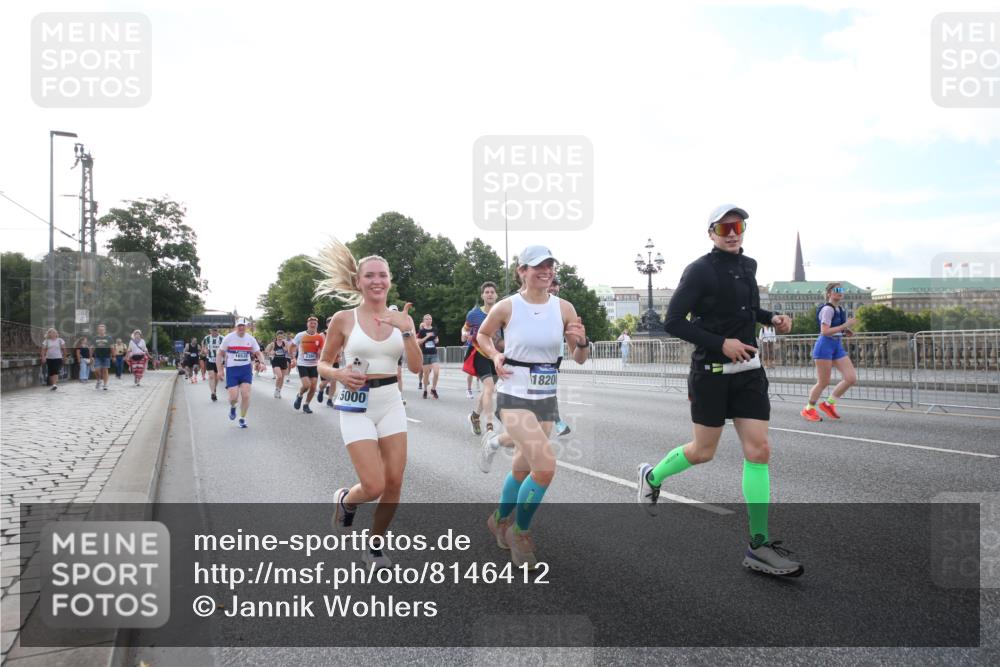 29.06.2025 - hella hamburg halbmarathon Jannik Wohlers http://msf.ph/oto/8146412 29.06.2025 09:59:11 Lombardsbrücke 1319, 1334, 1366, 1595, 1642, 1955, 2282, 2391, 2432, 2630, 3279, 3668, 4426, 4837, 5299, 5465, 6414, 6415, 7833, 8330, 8520, 8542, 8652, 8846, 8929, 9142, 9488, 9903, 9907, 9984, 10020, 10031, 10518, 11039, 11568, 11844, 12446, 12544, 12778, 12909, 12910, 12912, 13503, 13589, 13808, 13841, 14605, 14823, 14948, 15179, 15197, 15263, 15269, 15344, 15349, 15441, 15524, 16095, 16189, 16531, 16574, 16609, 16679, 17045, 17455, 17769, 17848, 17967, 18200, 18202, 18413 meine-sportfotos.de
