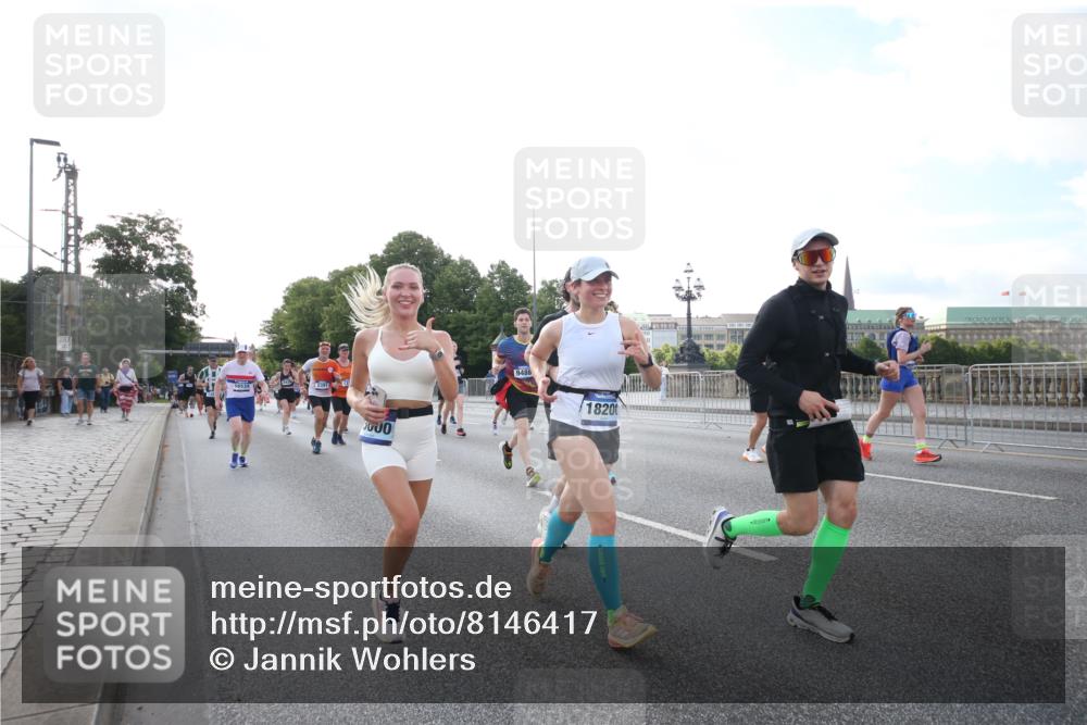 29.06.2025 - hella hamburg halbmarathon Jannik Wohlers http://msf.ph/oto/8146417 29.06.2025 09:59:11 Lombardsbrücke 1319, 1334, 1366, 1595, 1642, 1955, 2282, 2391, 2432, 2630, 3279, 3668, 4426, 4837, 5299, 5465, 6414, 6415, 7833, 8330, 8520, 8542, 8652, 8846, 8929, 9142, 9488, 9903, 9907, 9984, 10020, 10031, 10518, 11039, 11568, 11844, 12446, 12544, 12778, 12909, 12910, 12912, 13503, 13589, 13808, 13841, 14605, 14823, 14948, 15179, 15197, 15263, 15269, 15344, 15349, 15441, 15524, 16095, 16189, 16531, 16574, 16609, 16679, 17045, 17455, 17769, 17848, 17967, 18200, 18202, 18413 meine-sportfotos.de