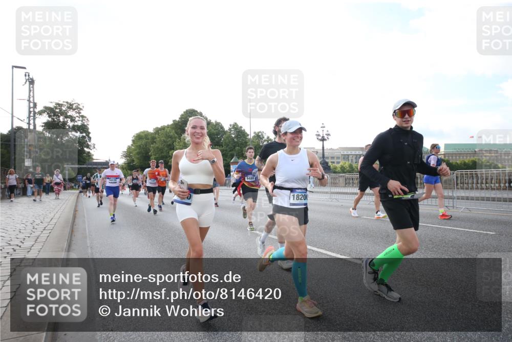 29.06.2025 - hella hamburg halbmarathon Jannik Wohlers http://msf.ph/oto/8146420 29.06.2025 09:59:11 Lombardsbrücke 1319, 1334, 1366, 1595, 1642, 1955, 2282, 2391, 2432, 2630, 3279, 3668, 4426, 4837, 5299, 5465, 6414, 6415, 7833, 8330, 8520, 8542, 8652, 8846, 8929, 9142, 9488, 9903, 9907, 9984, 10020, 10031, 10518, 11039, 11568, 11844, 12446, 12544, 12778, 12909, 12910, 12912, 13503, 13589, 13808, 13841, 14605, 14823, 14948, 15179, 15197, 15263, 15269, 15344, 15349, 15441, 15524, 16095, 16189, 16531, 16574, 16609, 16679, 17045, 17455, 17769, 17848, 17967, 18200, 18202, 18413 meine-sportfotos.de