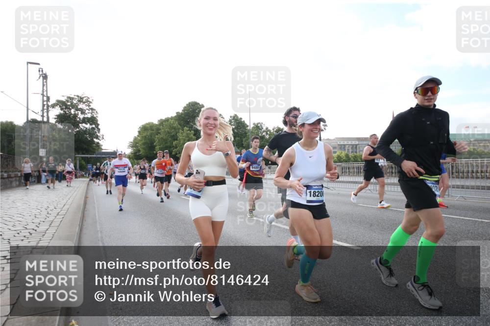 29.06.2025 - hella hamburg halbmarathon Jannik Wohlers http://msf.ph/oto/8146424 29.06.2025 09:59:11 Lombardsbrücke 1319, 1334, 1366, 1595, 1642, 1955, 2282, 2391, 2432, 2630, 3279, 3668, 4426, 4837, 5299, 5465, 6414, 6415, 7833, 8330, 8520, 8542, 8652, 8846, 8929, 9142, 9488, 9903, 9907, 9984, 10020, 10031, 10518, 11039, 11568, 11844, 12446, 12544, 12778, 12909, 12910, 12912, 13503, 13589, 13808, 13841, 14605, 14823, 14948, 15179, 15197, 15263, 15269, 15344, 15349, 15441, 15524, 16095, 16189, 16531, 16574, 16609, 16679, 17045, 17455, 17769, 17848, 17967, 18200, 18202, 18413 meine-sportfotos.de