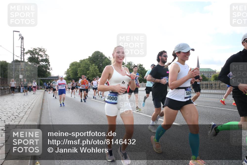 29.06.2025 - hella hamburg halbmarathon Jannik Wohlers http://msf.ph/oto/8146432 29.06.2025 09:59:11 Lombardsbrücke 1319, 1334, 1366, 1595, 1642, 1955, 2282, 2391, 2432, 2630, 3279, 3668, 4426, 4837, 5299, 5465, 6414, 6415, 7833, 8330, 8520, 8542, 8652, 8846, 8929, 9142, 9488, 9903, 9907, 9984, 10020, 10031, 10518, 11039, 11568, 11844, 12446, 12544, 12778, 12909, 12910, 12912, 13503, 13589, 13808, 13841, 14605, 14823, 14948, 15179, 15197, 15263, 15269, 15344, 15349, 15441, 15524, 16095, 16189, 16531, 16574, 16609, 16679, 17045, 17455, 17769, 17848, 17967, 18200, 18202, 18413 meine-sportfotos.de