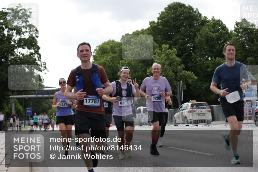 29.06.2025 - hella hamburg halbmarathon Jannik Wohlers http://msf.ph/oto/8146434 29.06.2025 10:10:54 Lombardsbrücke 1723, 3837, 5254, 7271, 8171, 8206, 8207, 8368, 8561, 9119, 10196, 10372, 11149, 11755, 12286, 13603, 14149, 15009, 15252, 15797, 15908, 16383, 17142, 17787, 18382, 19172, 19241 meine-sportfotos.de
