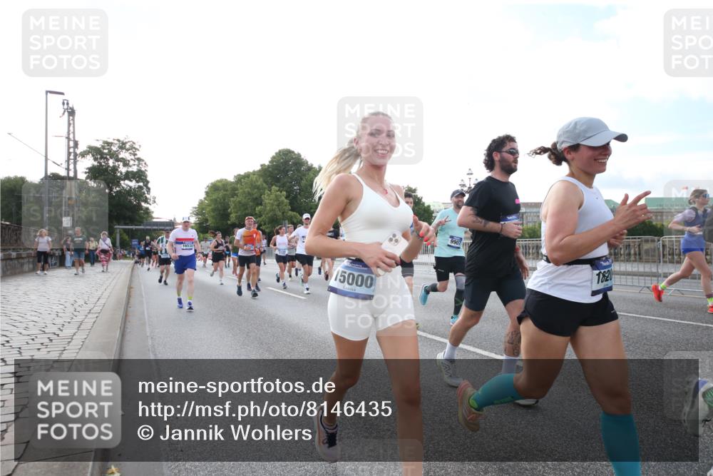 29.06.2025 - hella hamburg halbmarathon Jannik Wohlers http://msf.ph/oto/8146435 29.06.2025 09:59:12 Lombardsbrücke 1334, 1366, 1595, 1642, 1955, 2391, 2432, 2630, 3279, 3668, 4426, 4837, 5465, 6414, 6415, 7833, 8330, 8520, 8542, 8652, 8846, 8929, 9142, 9488, 9903, 9907, 9984, 10020, 10031, 10518, 11039, 11568, 11844, 12446, 12544, 12778, 12909, 12910, 12912, 13503, 13589, 13808, 13841, 14605, 14823, 14948, 15179, 15197, 15263, 15269, 15344, 15349, 15441, 15524, 16095, 16531, 16574, 16609, 16679, 17045, 17455, 17769, 17848, 17967, 18200, 18202, 18413 meine-sportfotos.de