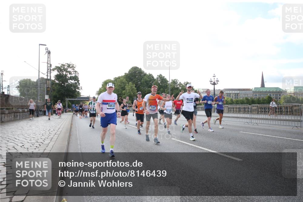 29.06.2025 - hella hamburg halbmarathon Jannik Wohlers http://msf.ph/oto/8146439 29.06.2025 09:59:13 Lombardsbrücke 1334, 1366, 1595, 1642, 1955, 2391, 2432, 2630, 3279, 3668, 4426, 4837, 5465, 6414, 6415, 8330, 8520, 8542, 8652, 8846, 8929, 9142, 9488, 9903, 9907, 9984, 10020, 10031, 10518, 11039, 11568, 11844, 12446, 12544, 12778, 12909, 12910, 12912, 13503, 13589, 13808, 13841, 14605, 14778, 14823, 14948, 15179, 15197, 15263, 15269, 15344, 15349, 15441, 15524, 15954, 16095, 16531, 16574, 16609, 16679, 17455, 17769, 17848, 17967, 18200, 18202, 18413 meine-sportfotos.de