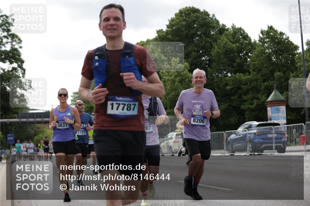 29.06.2025 - hella hamburg halbmarathon Jannik Wohlers http://msf.ph/oto/8146444 29.06.2025 10:10:55 Lombardsbrücke 1723, 3837, 5254, 7271, 8171, 8206, 8207, 8368, 8561, 9119, 10196, 10372, 11149, 11755, 12286, 13603, 14149, 15009, 15252, 15797, 15908, 16383, 17142, 17787, 18382, 19172, 19241 meine-sportfotos.de