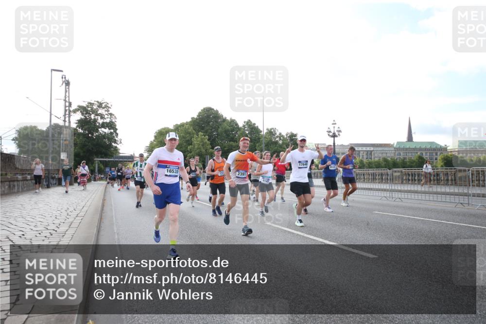 29.06.2025 - hella hamburg halbmarathon Jannik Wohlers http://msf.ph/oto/8146445 29.06.2025 09:59:13 Lombardsbrücke 1334, 1366, 1595, 1642, 1955, 2391, 2432, 2630, 3279, 3668, 4426, 4837, 5465, 6414, 6415, 8330, 8520, 8542, 8652, 8846, 8929, 9142, 9488, 9903, 9907, 9984, 10020, 10031, 10518, 11039, 11568, 11844, 12446, 12544, 12778, 12909, 12910, 12912, 13503, 13589, 13808, 13841, 14605, 14778, 14823, 14948, 15179, 15197, 15263, 15269, 15344, 15349, 15441, 15524, 15954, 16095, 16531, 16574, 16609, 16679, 17455, 17769, 17848, 17967, 18200, 18202, 18413 meine-sportfotos.de