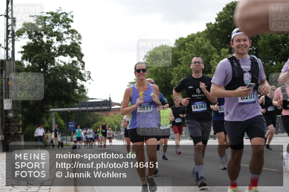 29.06.2025 - hella hamburg halbmarathon Jannik Wohlers http://msf.ph/oto/8146451 29.06.2025 10:10:56 Lombardsbrücke 1723, 3837, 5254, 8171, 8206, 8207, 8368, 9119, 10196, 10372, 11149, 11755, 12286, 13603, 14149, 15252, 15797, 15908, 16383, 17142, 17787, 18382, 19172, 19241 meine-sportfotos.de