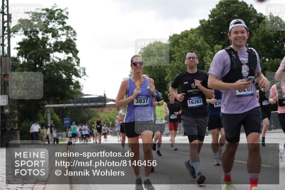 29.06.2025 - hella hamburg halbmarathon Jannik Wohlers http://msf.ph/oto/8146456 29.06.2025 10:10:56 Lombardsbrücke 1723, 3837, 5254, 8171, 8206, 8207, 8368, 9119, 10196, 10372, 11149, 11755, 12286, 13603, 14149, 15252, 15797, 15908, 16383, 17142, 17787, 18382, 19172, 19241 meine-sportfotos.de