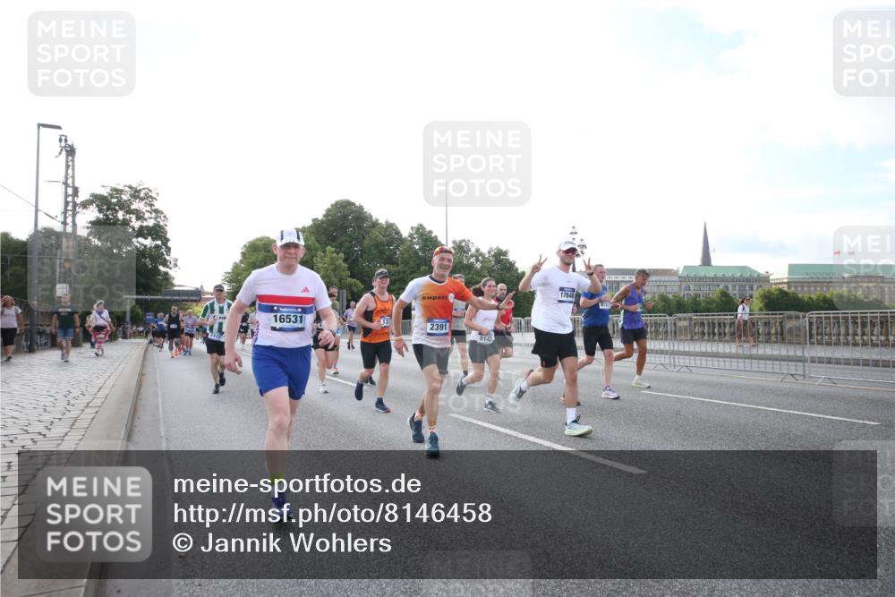 29.06.2025 - hella hamburg halbmarathon Jannik Wohlers http://msf.ph/oto/8146458 29.06.2025 09:59:13 Lombardsbrücke 1334, 1366, 1595, 1642, 1955, 2391, 2432, 2630, 3279, 3668, 4426, 4837, 5465, 6414, 6415, 8330, 8520, 8542, 8652, 8846, 8929, 9142, 9488, 9903, 9907, 9984, 10020, 10031, 10518, 11039, 11568, 11844, 12446, 12544, 12778, 12909, 12910, 12912, 13503, 13589, 13808, 13841, 14605, 14778, 14823, 14948, 15179, 15197, 15263, 15269, 15344, 15349, 15441, 15524, 15954, 16095, 16531, 16574, 16609, 16679, 17455, 17769, 17848, 17967, 18200, 18202, 18413 meine-sportfotos.de