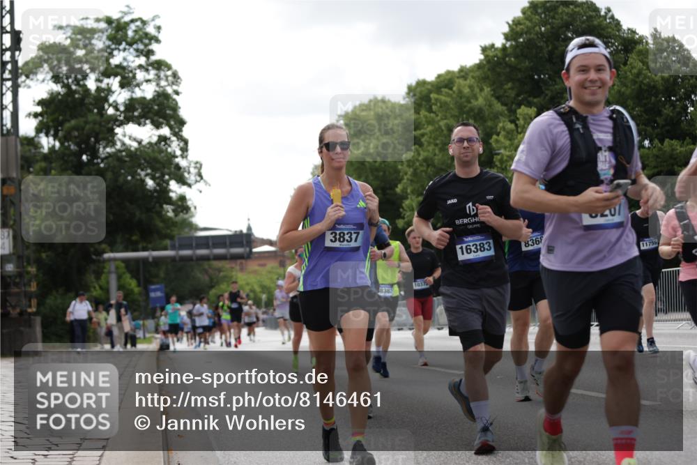 29.06.2025 - hella hamburg halbmarathon Jannik Wohlers http://msf.ph/oto/8146461 29.06.2025 10:10:56 Lombardsbrücke 1723, 3837, 5254, 8171, 8206, 8207, 8368, 9119, 10196, 10372, 11149, 11755, 12286, 13603, 14149, 15252, 15797, 15908, 16383, 17142, 17787, 18382, 19172, 19241 meine-sportfotos.de