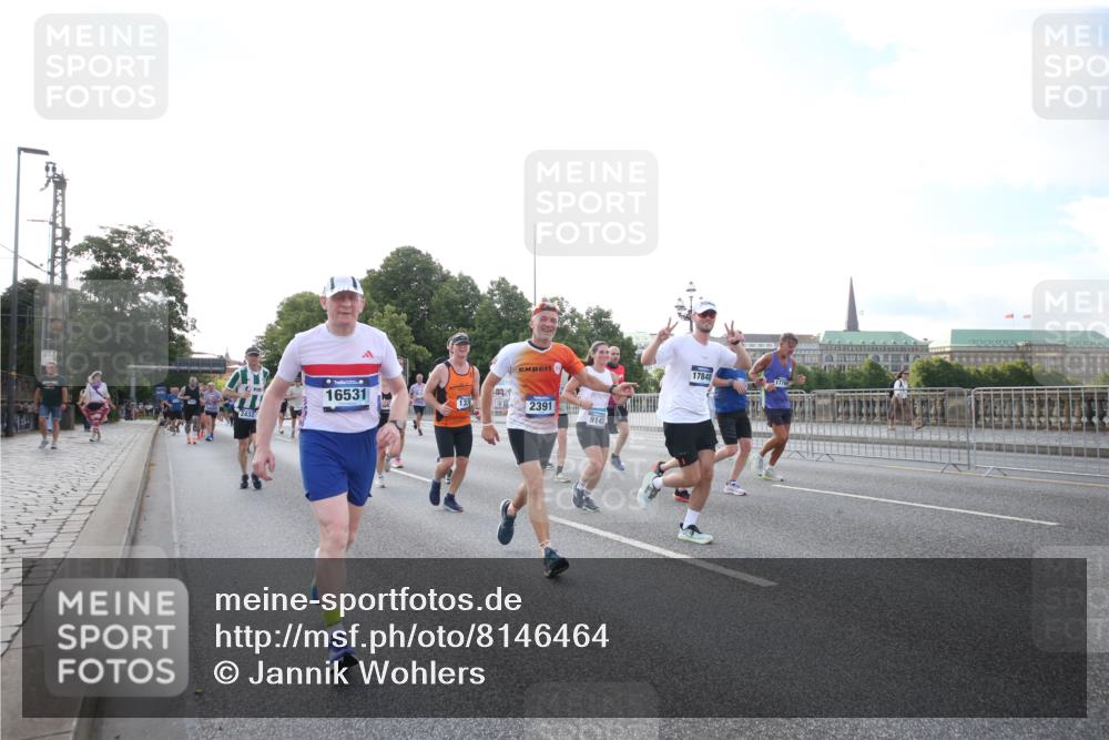 29.06.2025 - hella hamburg halbmarathon Jannik Wohlers http://msf.ph/oto/8146464 29.06.2025 09:59:13 Lombardsbrücke 1334, 1366, 1595, 1642, 1955, 2391, 2432, 2630, 3279, 3668, 4426, 4837, 5465, 6414, 6415, 8330, 8520, 8542, 8652, 8846, 8929, 9142, 9488, 9903, 9907, 9984, 10020, 10031, 10518, 11039, 11568, 11844, 12446, 12544, 12778, 12909, 12910, 12912, 13503, 13589, 13808, 13841, 14605, 14778, 14823, 14948, 15179, 15197, 15263, 15269, 15344, 15349, 15441, 15524, 15954, 16095, 16531, 16574, 16609, 16679, 17455, 17769, 17848, 17967, 18200, 18202, 18413 meine-sportfotos.de